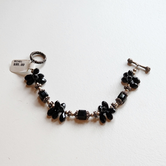 NWT Black Beaded Flowerettes & Silver Tone Toggle Clasp Bracelet, 8" - Picture 3 of 5